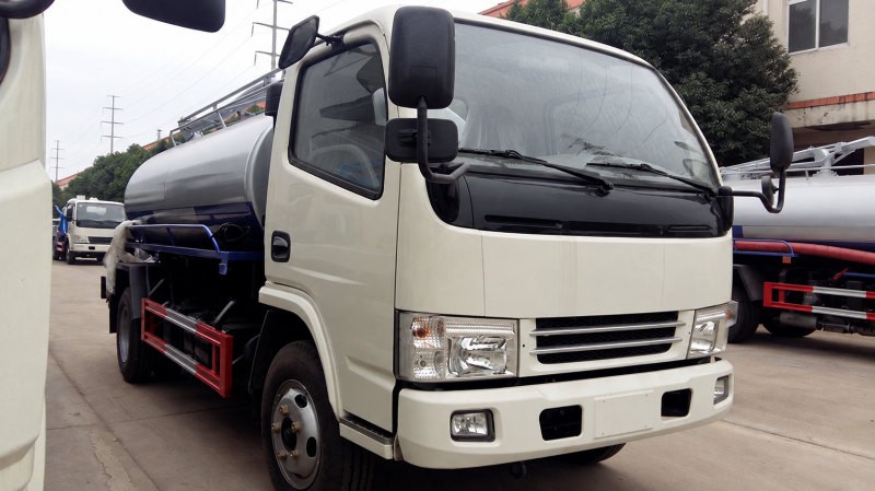 P04_035_5方吸粪车_图04_去Logo.jpg